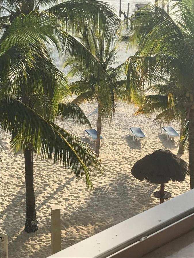 Front Beach Private Room With Shared Bathroom Cancún Kültér fotó