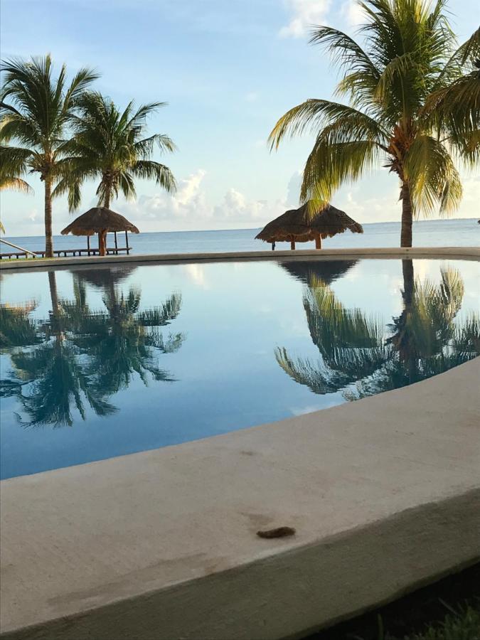 Front Beach Private Room With Shared Bathroom Cancún Kültér fotó