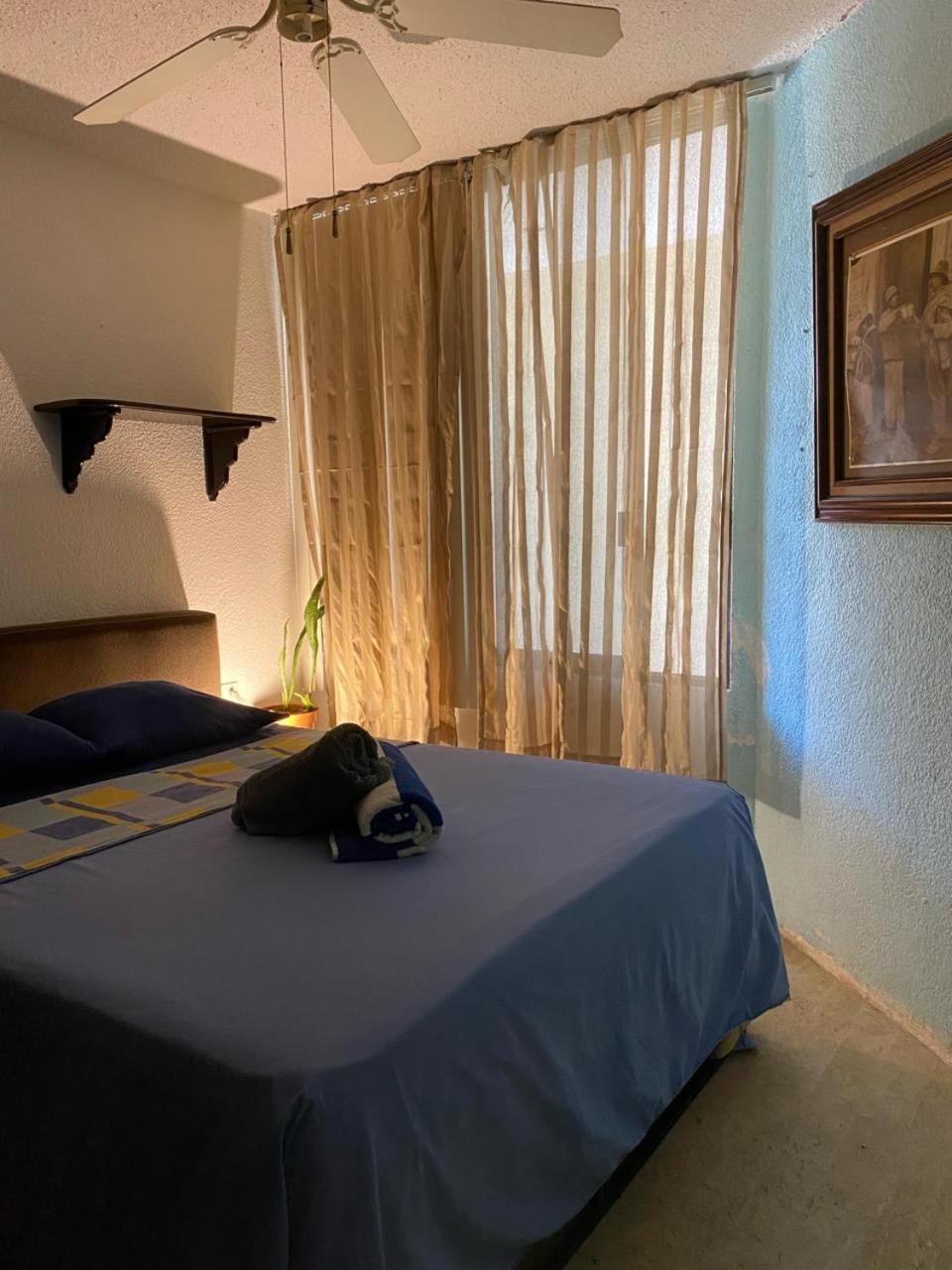 Front Beach Private Room With Shared Bathroom Cancún Kültér fotó