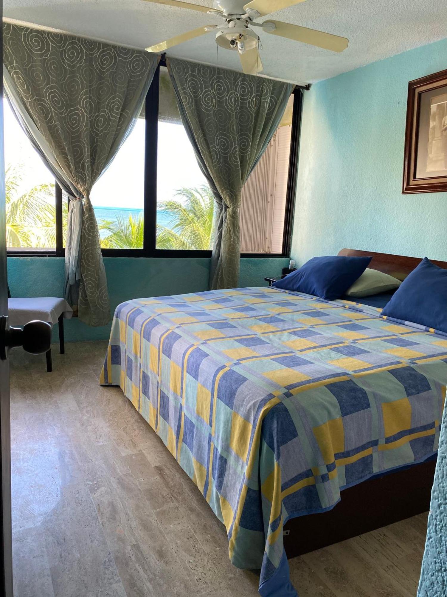 Front Beach Private Room With Shared Bathroom Cancún Kültér fotó
