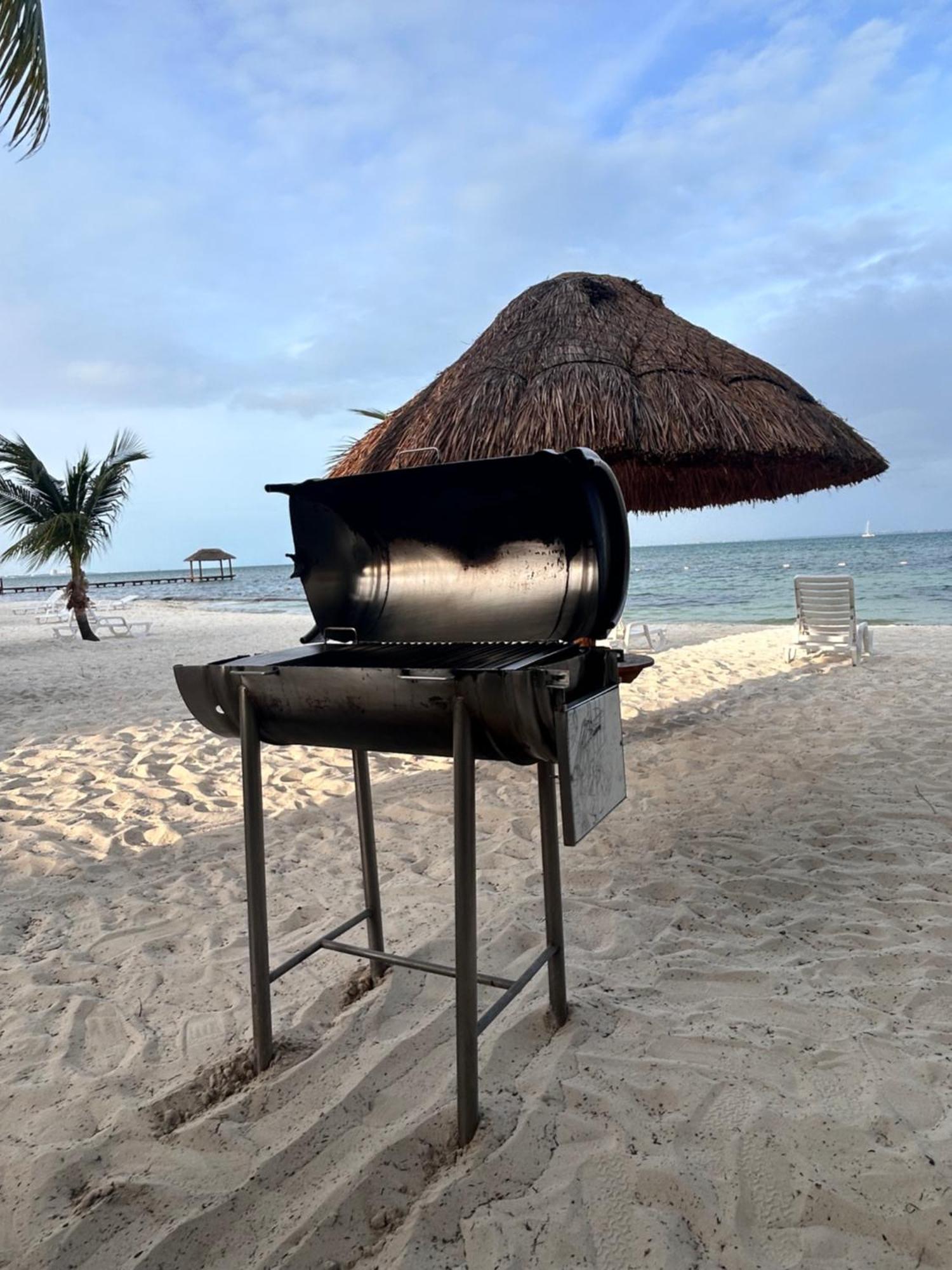 Front Beach Private Room With Shared Bathroom Cancún Kültér fotó