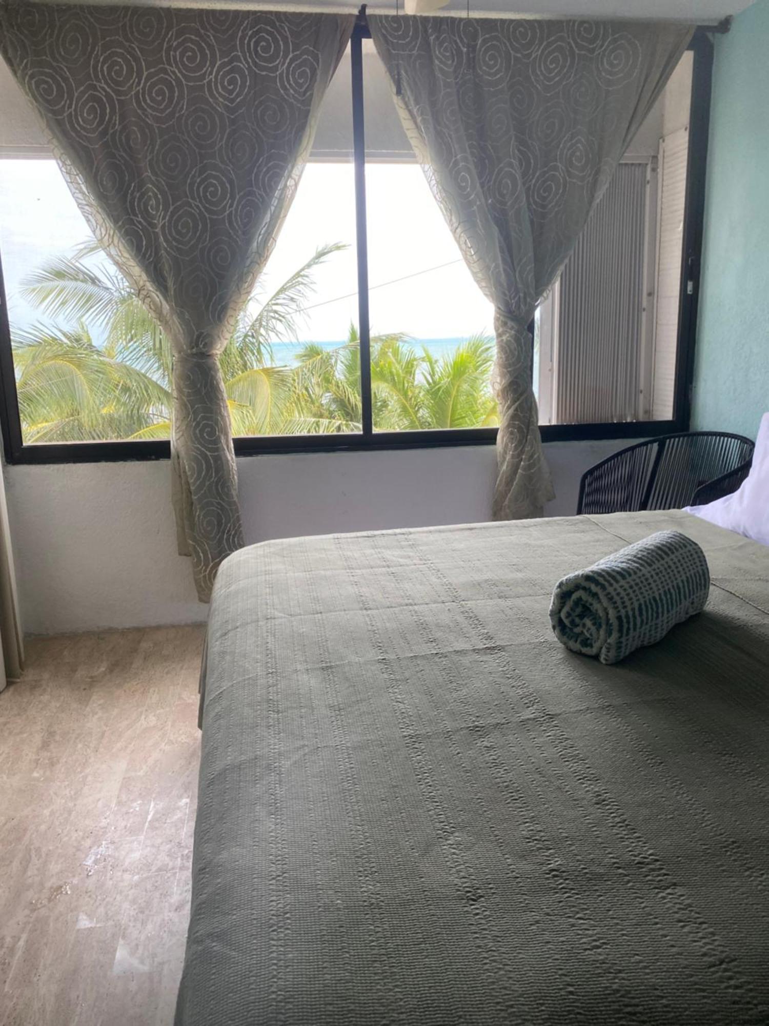Front Beach Private Room With Shared Bathroom Cancún Kültér fotó