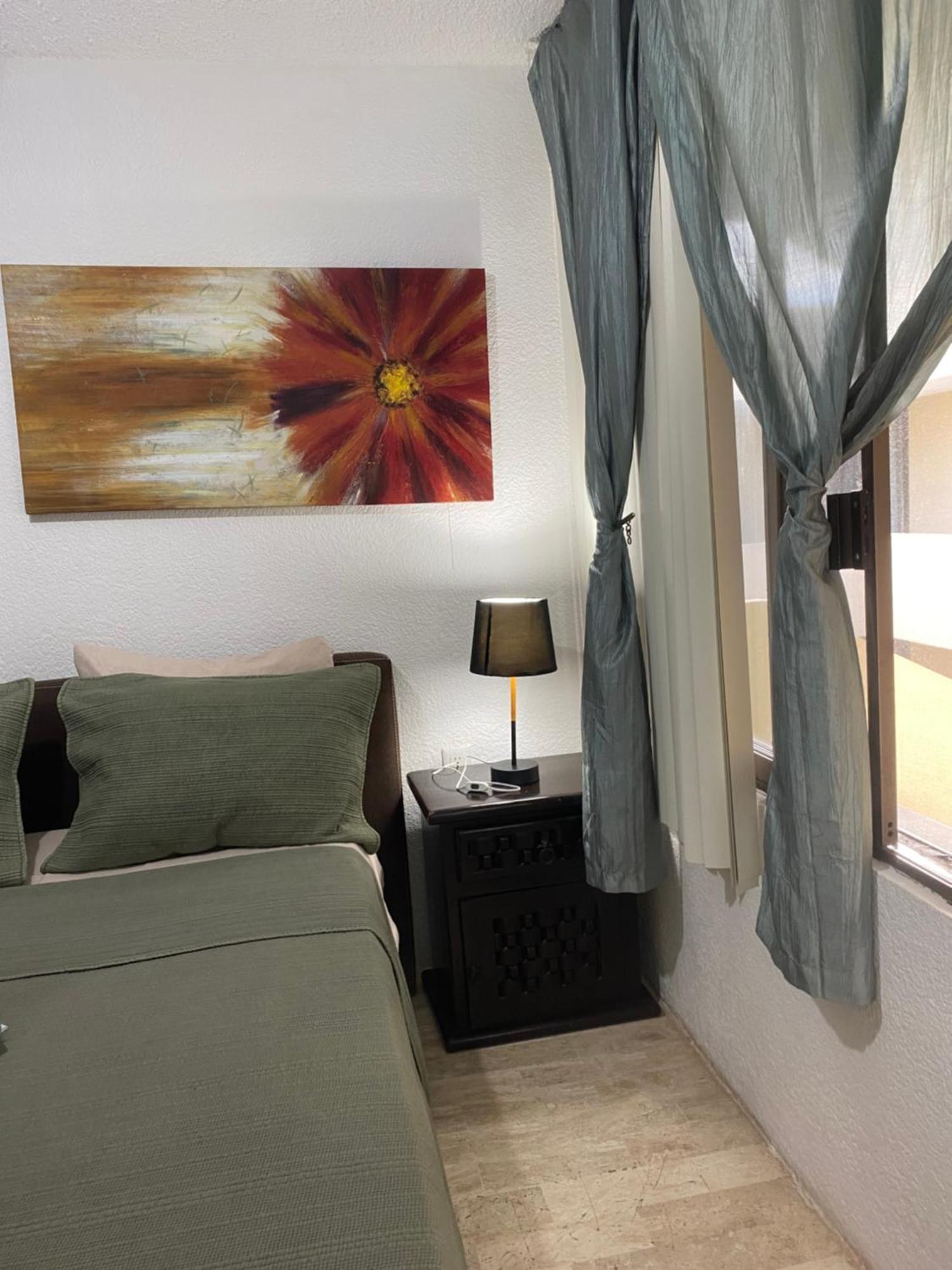 Front Beach Private Room With Shared Bathroom Cancún Kültér fotó