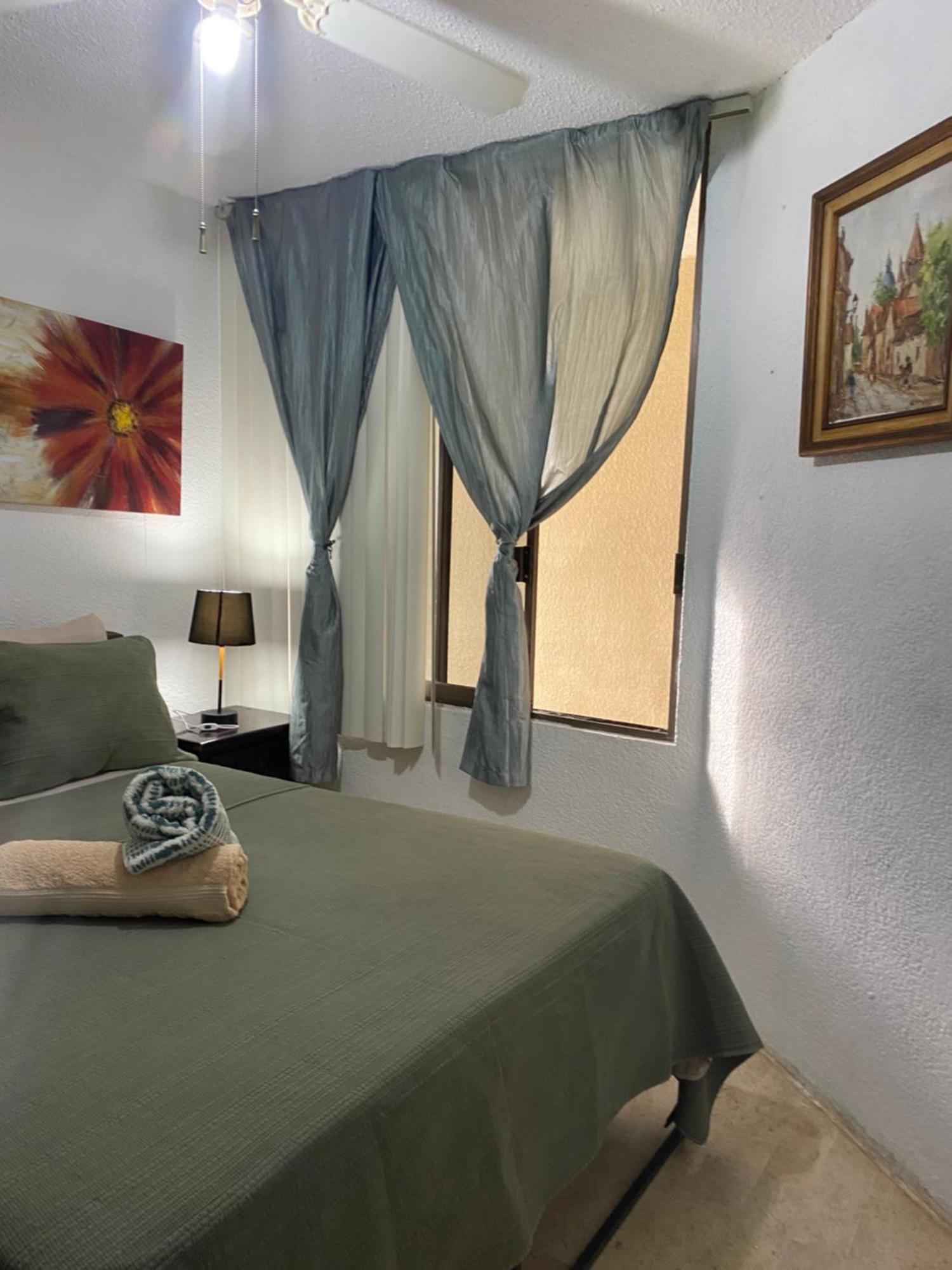 Front Beach Private Room With Shared Bathroom Cancún Kültér fotó