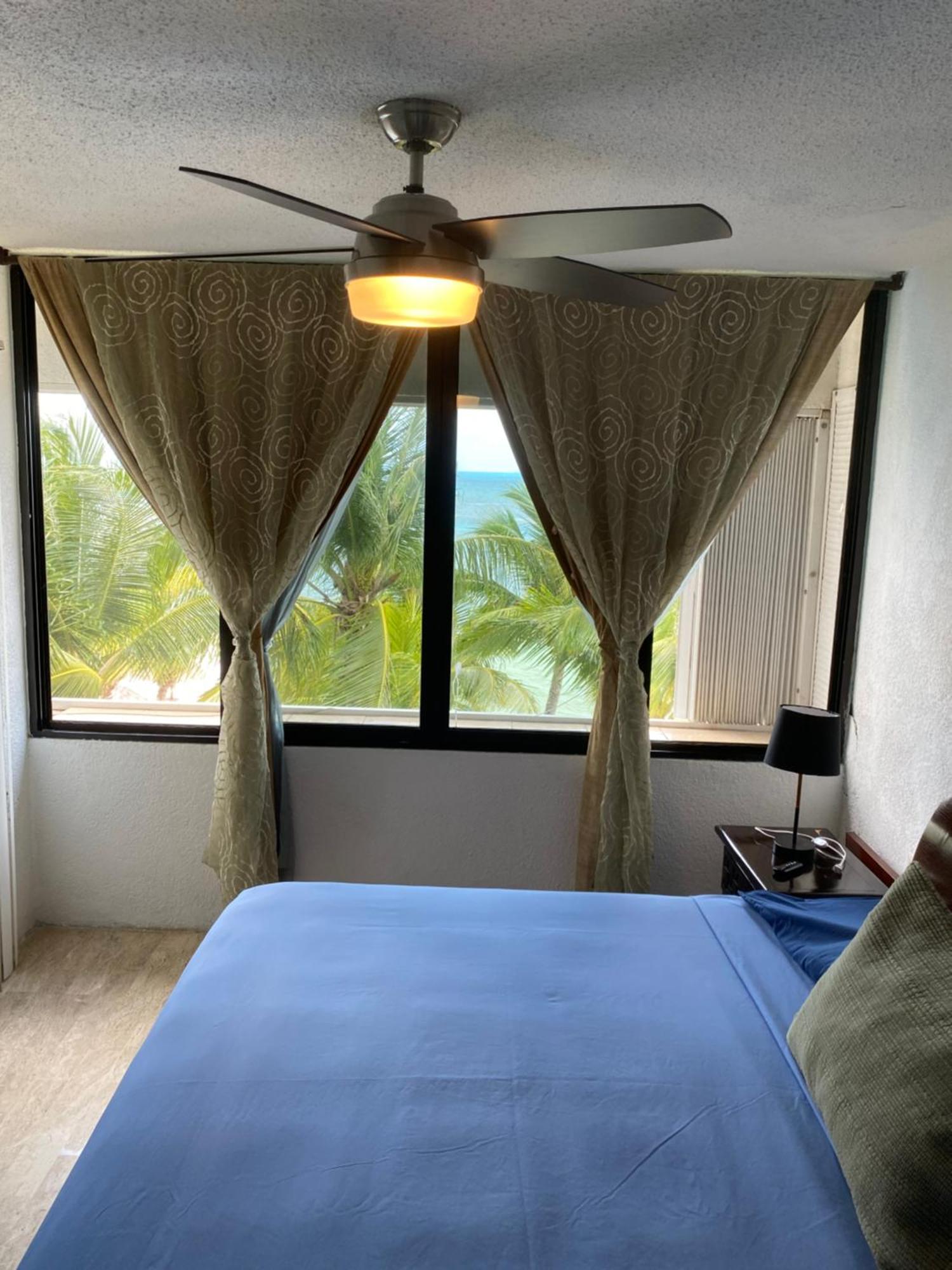 Front Beach Private Room With Shared Bathroom Cancún Kültér fotó