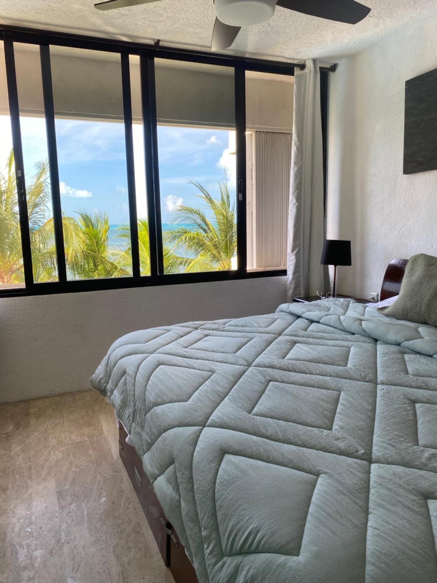 Front Beach Private Room With Shared Bathroom Cancún Kültér fotó
